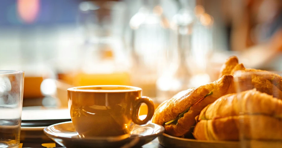 Miami Beach Cafes & Cocktail Spots You’ll Fall in Love With

